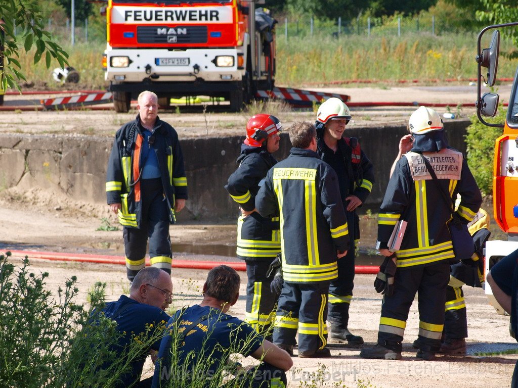 Feuer Koeln Ossendorf Butzweiler Hof neben IKEA P275.JPG